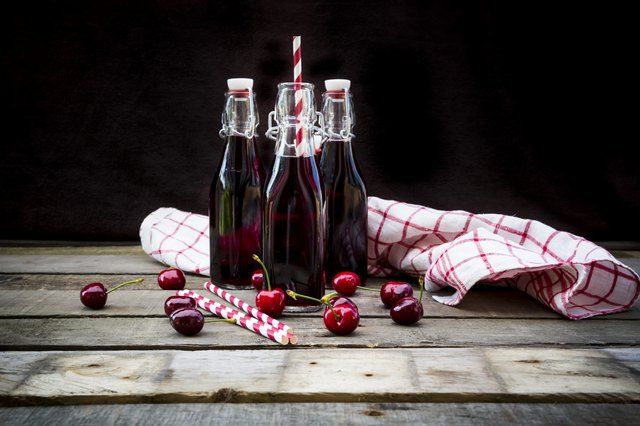 One benefit of #MontmorencyTartCherryConcentrate is that it’s rich in Phytochemicals, which is an #antioxidant that also happens to give brightly colored fruits and veggies their color. Read all about the benefits from @Livestrong: buff.ly/2AbVQ1m #StoneridgeOrchards