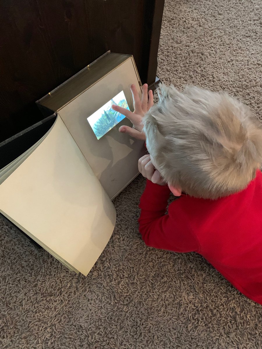 nograviti's tweet photo. @cyanworlds @tinselman another generation entranced by #Myst #LinkingBook https://t.co/IDWb8weCQZ