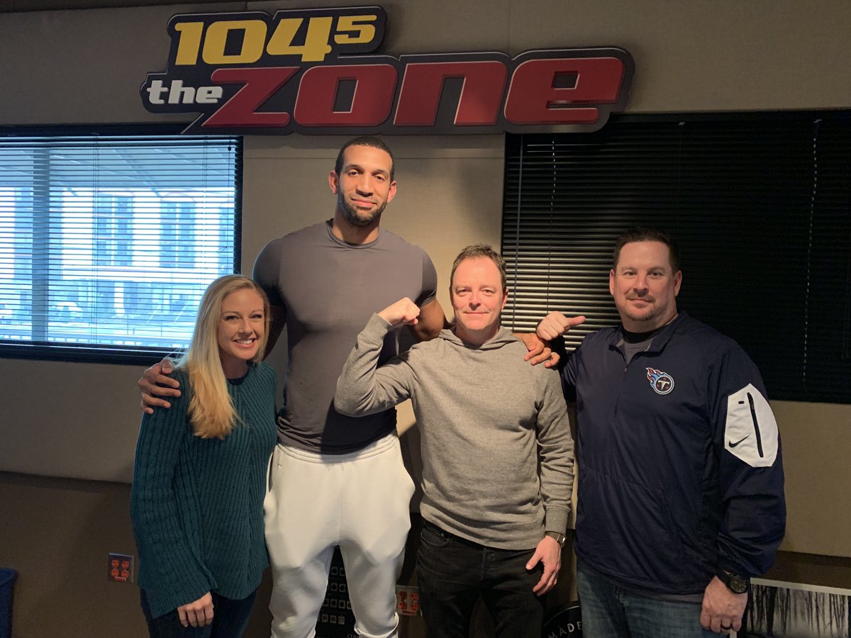 3HL1045's tweet photo. We always love talking hoops with @bwright34. #HeIsTall https://t.co/dlGrciC8tC