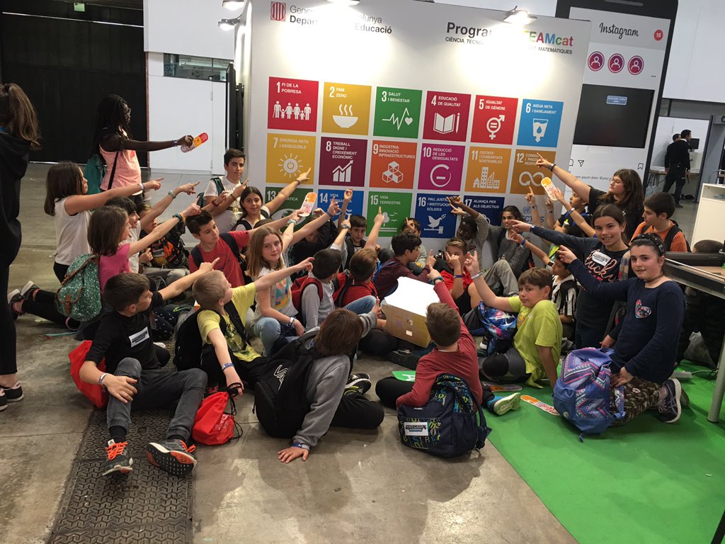 SegimonComas's tweet photo. @yomobcn @mSchools_MWC Ciència i tecnologia al servei de l’aprenentatge amb els alumnes de Cicle Superior. #STEAM #projectesdecentre @xarxaCb https://t.co/qhDgCgX8KW