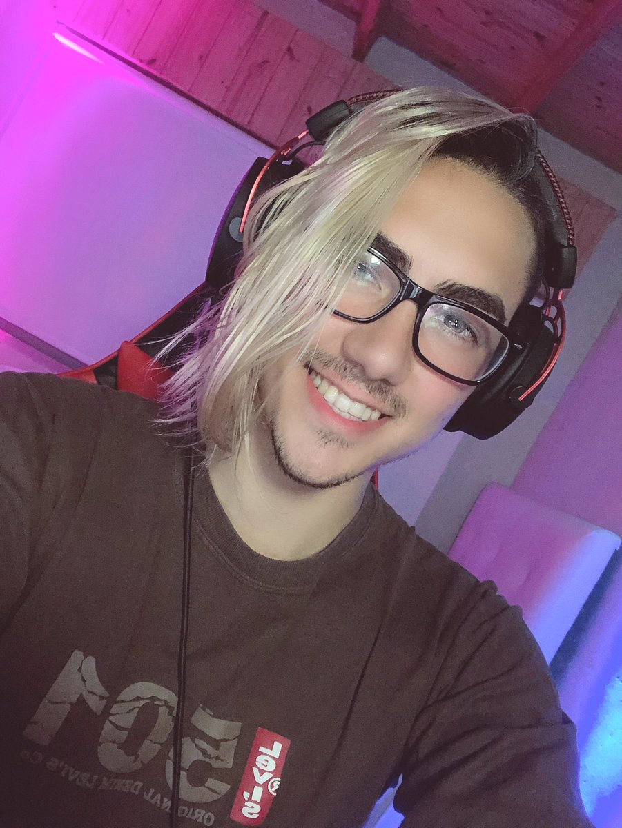 juanmaini_'s tweet photo. 🔴 EN VIVO! 👉🏻 https://t.co/wOekOj65VD
🔥😱PRIMERA REACCIÓN A LA NUEVA TEMPORADA 8 de FORTNITE! + HOY LLEGA #DisneySloth 😱🔥
⚡️RT/MG Ayudan mucho! 💙 https://t.co/SifSYlMKye