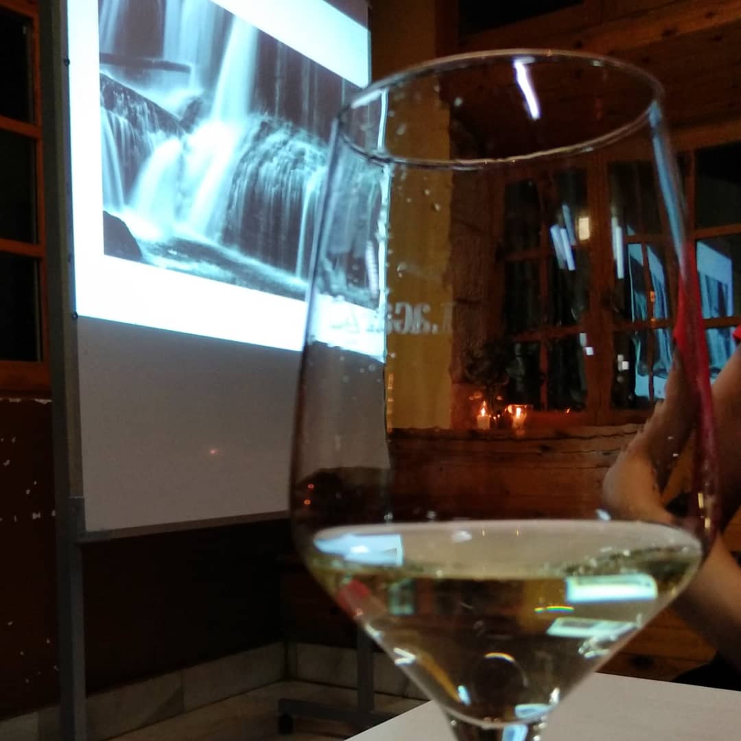 lustforwine_es's tweet photo. Gracias a todos los asistentes y a @UbuVerde por confiar en nosotros para una actividad como #Catapaisajes con @QuiquedelRivero. Ha sido un privilegio vincular grandes vinos del mundo con #paisajes de la provincia de #Burgos #ubu #terraprima #riesling #bierzo #porto https://t.co/qG6NijzjbZ