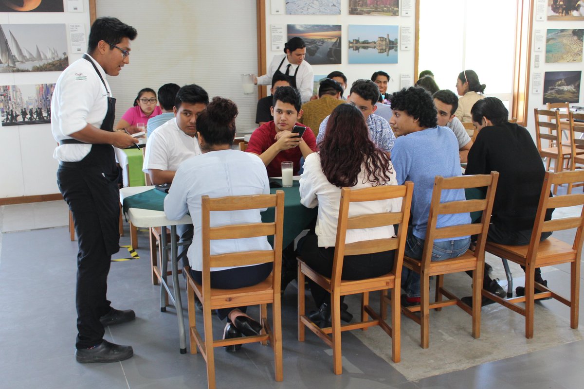 UTCancun's tweet photo. ยกQue chula es Puebla!
Deliciosos platillos y excelentes bailes tradicionales nos transportaron esta tarde hasta #Puebla durante la #SemanaGastronรณmicaMexicana ๐ฒ๐ฝ
Felicidades a los estudiantes del grupo #GA54, son nuestro #OrgulloUT https://t.co/qypEVmA6sJ