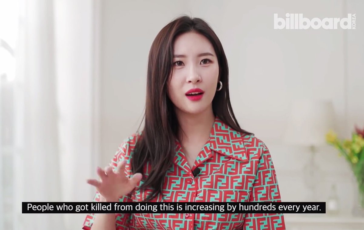 Sunmi_Union's tweet photo. #Sunmi (#선미) talks about her upcoming single #NOIR:

"French word for black, ominous, gloomy. I wondered what the noir of the contemporary is. To get 'like's and subscribers, some people take photos and videos in dangerous places." [...]

🔗https://t.co/g1H3khxpeu https://t.co/qMyYrNmOEz