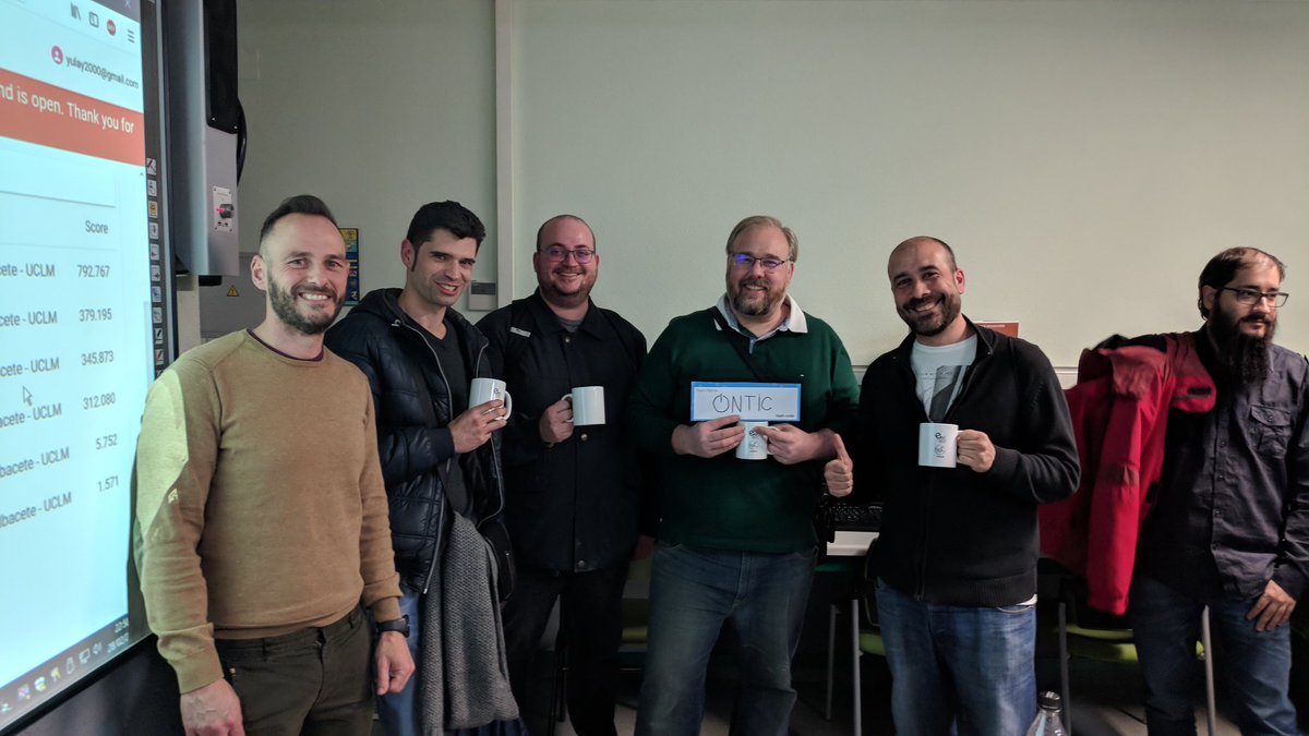 alfonso_ng's tweet image. Al final hemos salvado los muebles... 😬 3er puesto en el HUB @esiiab @Google #HashCode2019 Unas tazas y más regalicos. Enhorabuena a los campeones y la organización. ✔️