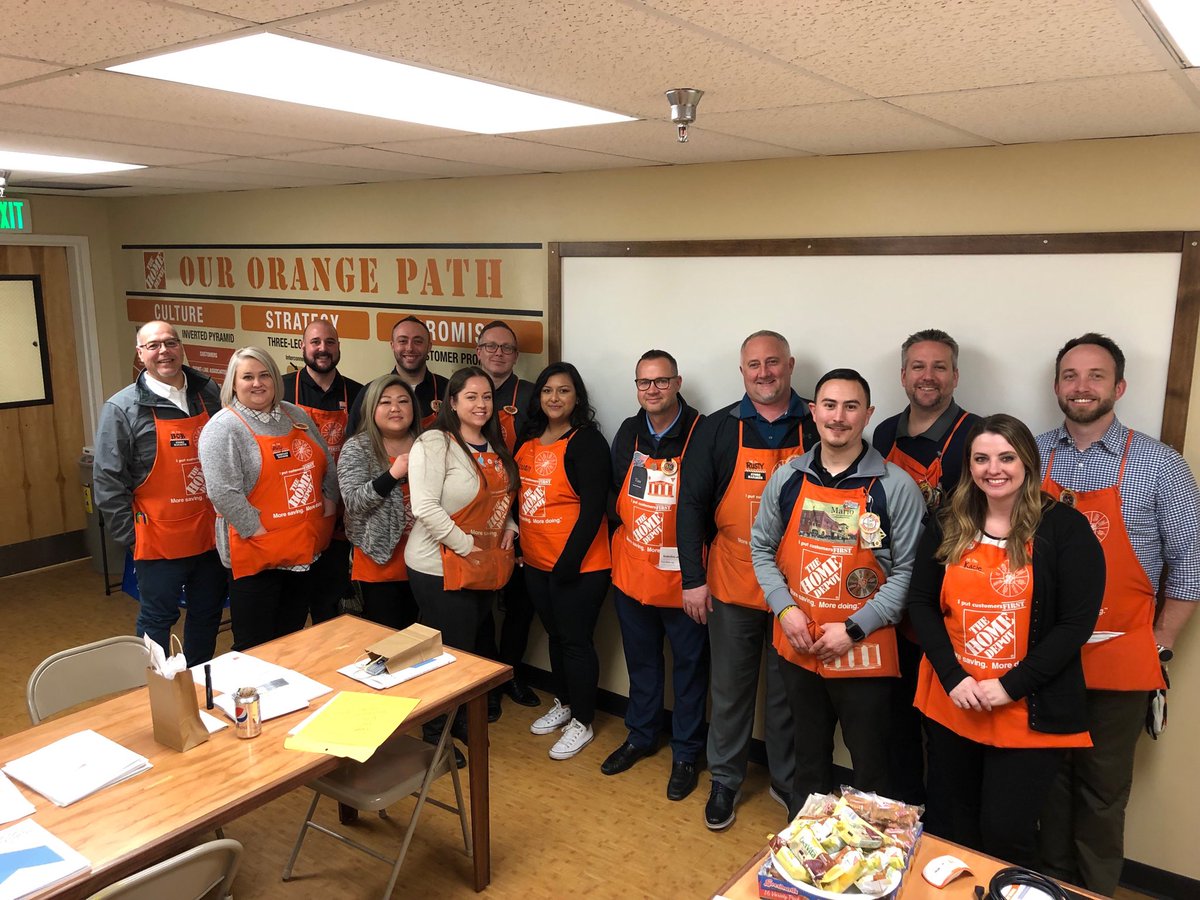 Closing out Lead-IN today, thank you to our mentors and mentees for their dedication to personal development the last 6 months. Your future is bright!⭐️👏🏻👍🏻 ⁦@TimGudasD51⁩