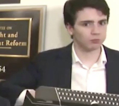 EthanReynolds's tweet photo. This clip made me feel so sorry for #pizzaintern. You can see fear in his face when told he is in a "live" shot. This is the treat he earned and he was enjoying it while having to eat it standing! All of us know that sense of being overworked, exhausted and feel so small. https://t.co/bUxXxqcwIO