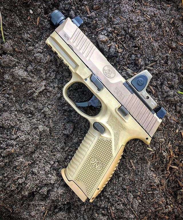 Gettin’ dirty with the <a href="/fn_america/">FN</a> FN 509 Tactical #fnawesome #9mm #tactical #fn509 ift.tt/2NAVczo