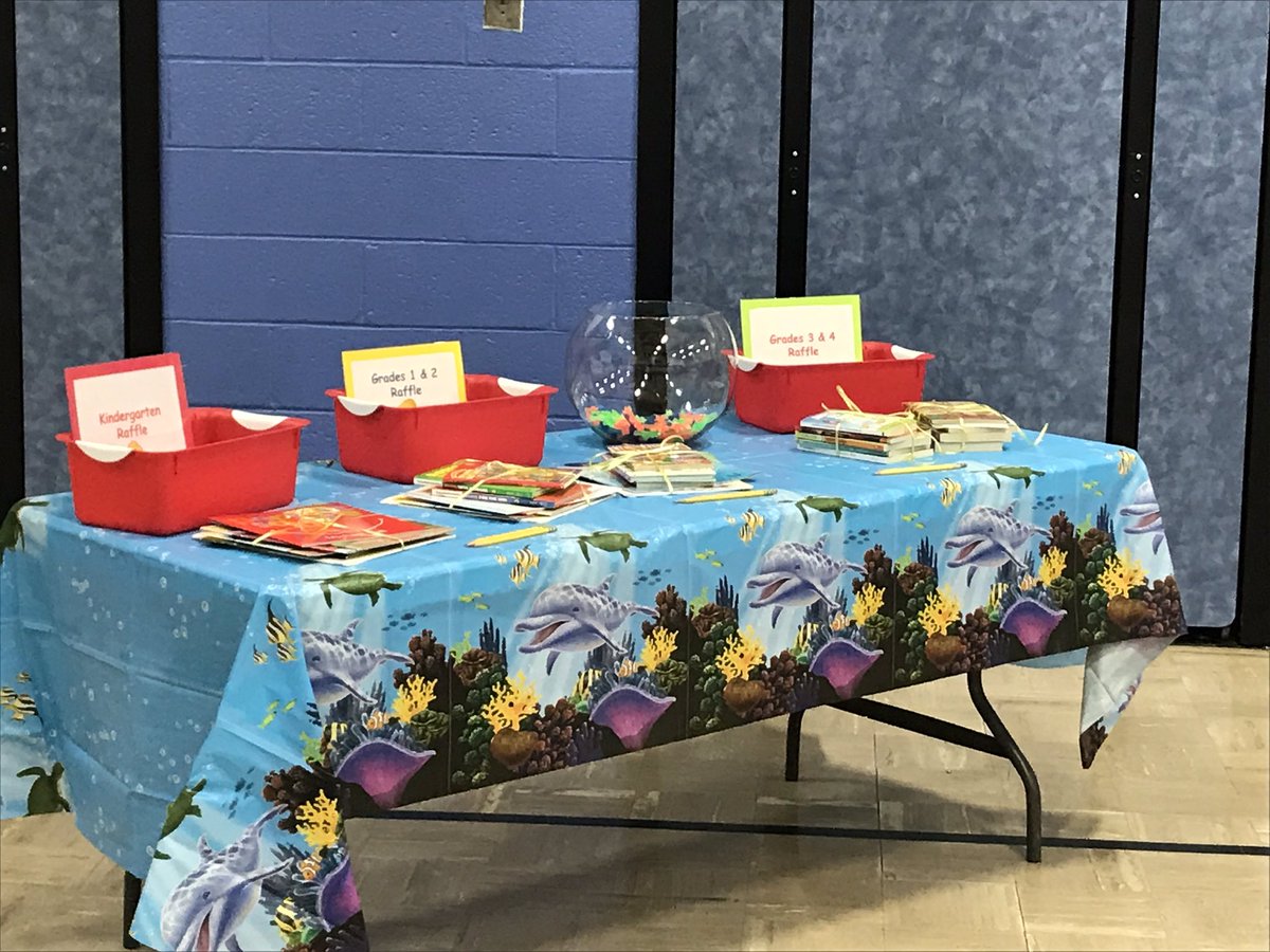 UGL’s Family Literacy Night is underway! Great job Mrs. Walker &amp; the Literacy crew! <a href="/UGLkindkids/">UGL’s Kind Kids</a> @UGLKindergarten <a href="/hez22us/">Heather Egli</a> <a href="/MerrittJane/">Jane Merritt</a> <a href="/Kcomerford22/">Kelly Comerford</a> @Sharonawest06 <a href="/LibraryLadyUGL/">Johanna Archer</a> @danipost4