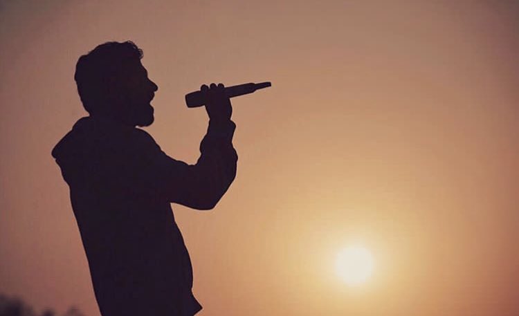 Sun is shining &amp; so are you @faroutakhtar!
📸 : <a href="/zubinsonii/">Zubin soni</a>