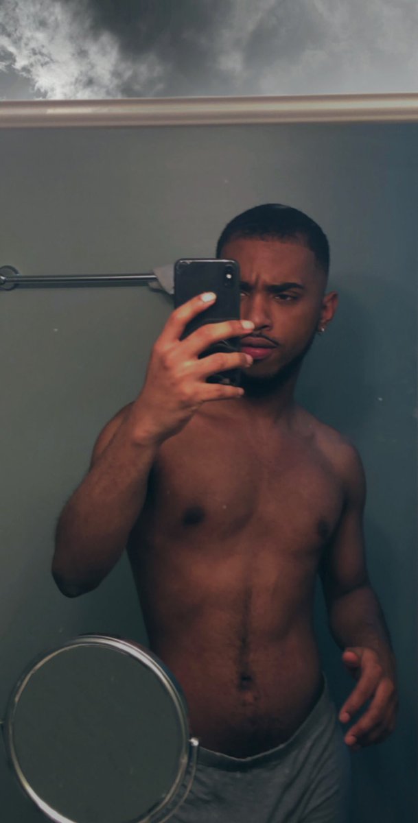 Yall see those clouds above me? 👀