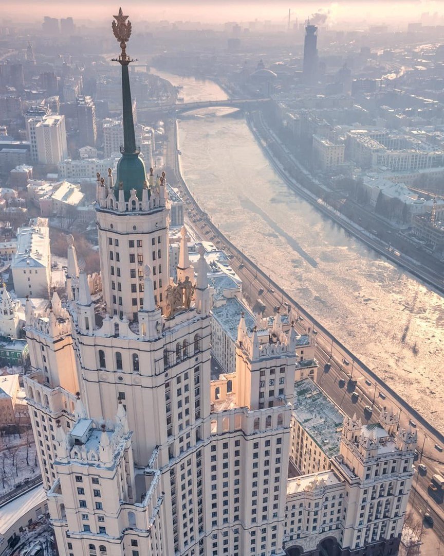 Москва высотка на Котельнической набережной