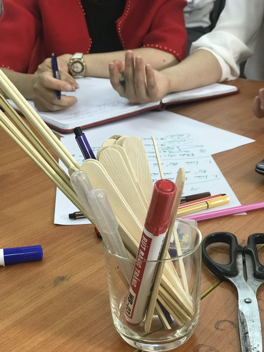 ICanTeach_uk's tweet photo. Next up at #Hanoi Pedagogical University ##STEM training is building a vertical marble run requiring teamwork problem solving and engineering #STEMeducation #STEMontour @Dragonfly_Edu https://t.co/ZFjWfAvQ2D