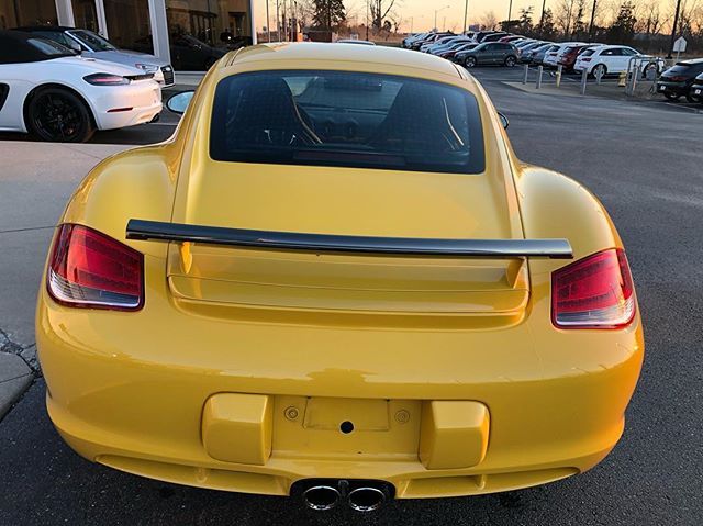 DrivePorsche's tweet photo. Beautiful 2012 Cayman R in Speed Yellow with 20k miles! #chicago #orlandpark #libertyvilleillinois #mokenaillinois #frankfortillinois #springboroohio #centervilleohio #daytonohio #westmont https://t.co/BhR92WOV2F