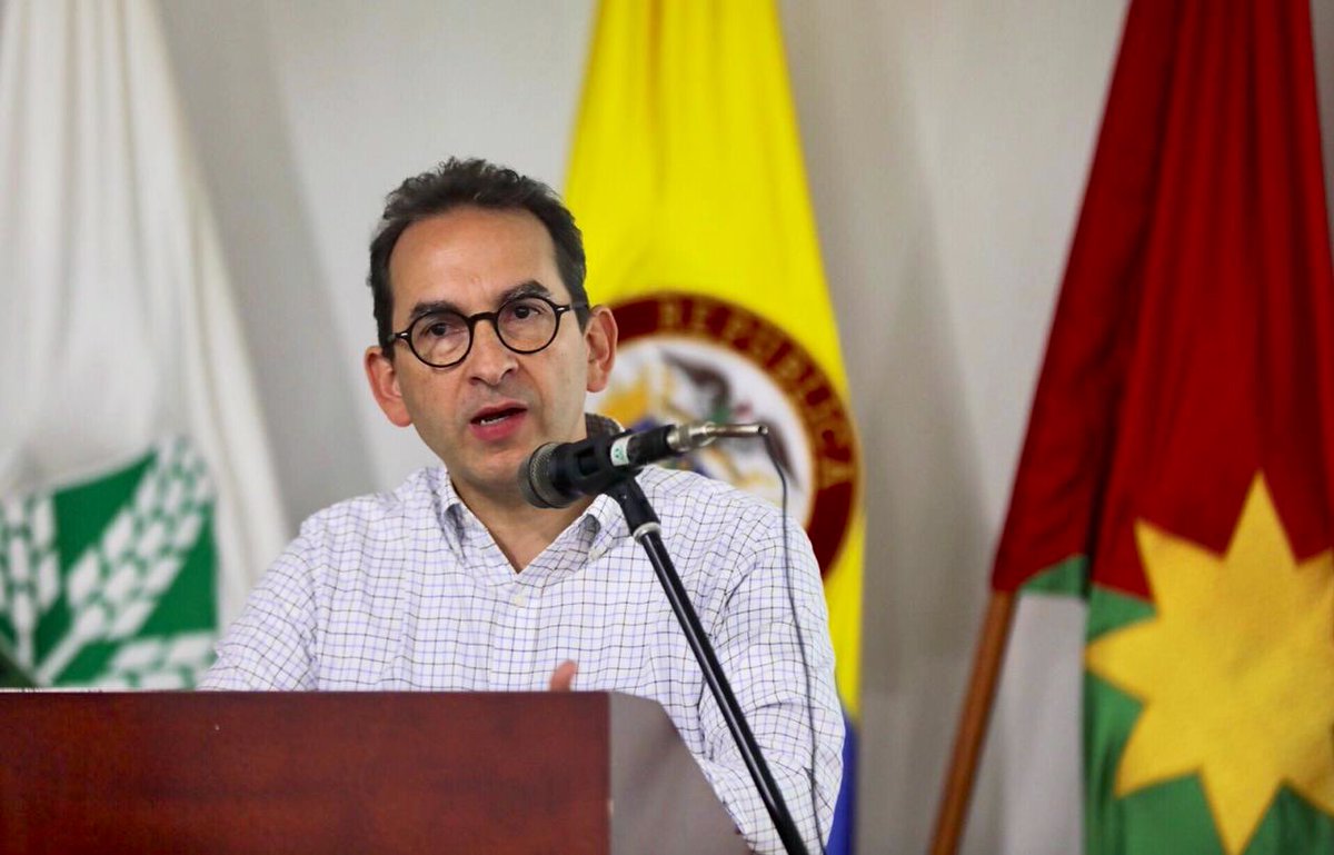 AndrsValencia9's tweet photo. El Plan #OrdenandoLaProducción se ha consensuado con los actores de la cadena, y busca mejorar la competitividad y la rentabilidad de los productos priorizados en esta iniciativa como el #Arroz. Al organizar la producción, también hay que pensar en ordenar el comercio. #EnYopal https://t.co/yZXDoLrMou