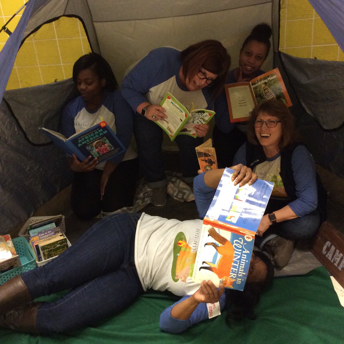 shollis0301's tweet image. ⁦@CSDSenators⁩ North staff reading and all lit during family literacy night. #csdchat #northrocks