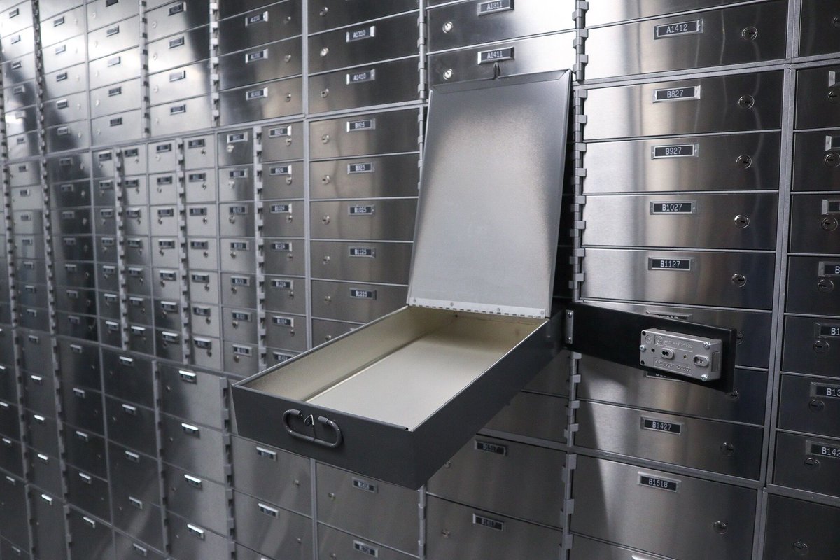 SafeHavenVaults's tweet photo. Refer a friend and receive $200! Come in to Safe Haven Private Vaults to see why it’s the best place to store your valuables!
801-569-3000
https://t.co/3MsWtwt3QK
#cryptostore #goldstorage #bank #privatevault #cash #cash #storageunits #storagesolutions #firearms #gunstorage https://t.co/0YDJAxwNsP