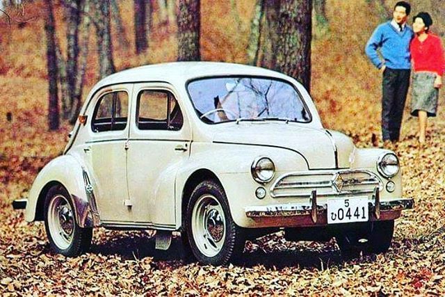 EscalaClasica's tweet photo. La japonesa #Hino comenzó a fabricar autos mediante un convenio con #Renault, quien le permitió producir bajo licencia el 4CV. En Japón de lo conoció como #HinoPA62.🤓 #escalaclasica #renaultargentina #renaultarg #hino #japon #historical #carphotos https://t.co/55aW0ZJj50 https://t.co/DM6w2lOw7s