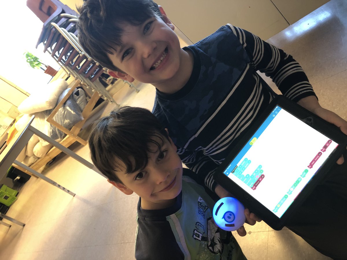 MrJonathanPratt's tweet image. Sparktivities @Killaloeps this afternoon coding Sphero to go through our mazes as part of the primary students coding elective. Great work by all! #RCDSBcodes #Spark #sphero