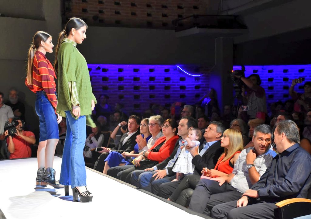 domingopeppo's tweet photo. Inauguramos la tercera edición de #Chacotex, donde por dos días, diseñadores y productores del sector textil ofrecerán al público, seminarios y desfiles de moda, con el fin de fortalecer la actividad. #ChacoAvanza https://t.co/HdjWGyFWIJ