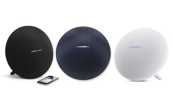 StoreRasa's tweet image. Ayo yang sudah Gajian ! :) Grab it fast speaker impiannya. Harman Kardon Onyx Studio 4 dengan desain elegan, bahan premium, software terbaru, kualitas sound tidak diragukan, jernih bening bass mendetum kencang.Original Garansi Resmi 1 tahun. Call center 081999275918. Free Ongkir.