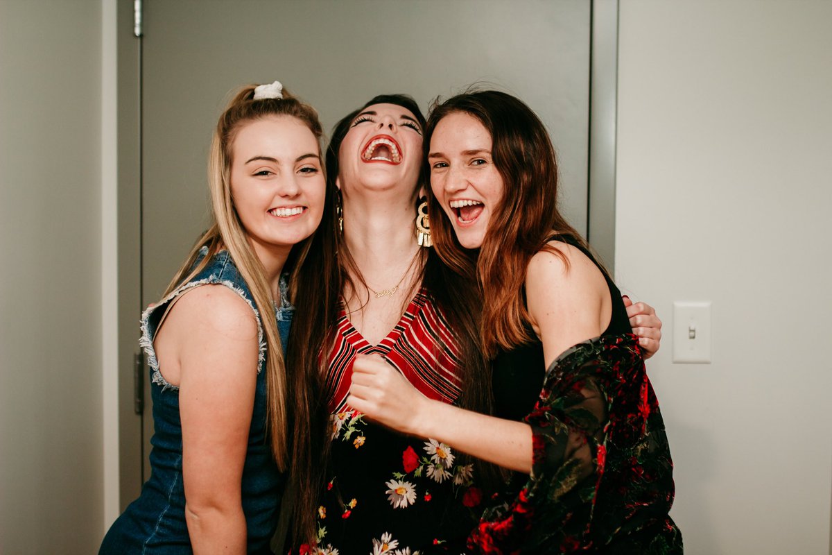 LeahStankus's tweet photo. | GALS NIGHT |
Pro tip: dress up with you gals and go on dates because why not? https://t.co/ilDkA8cXQc