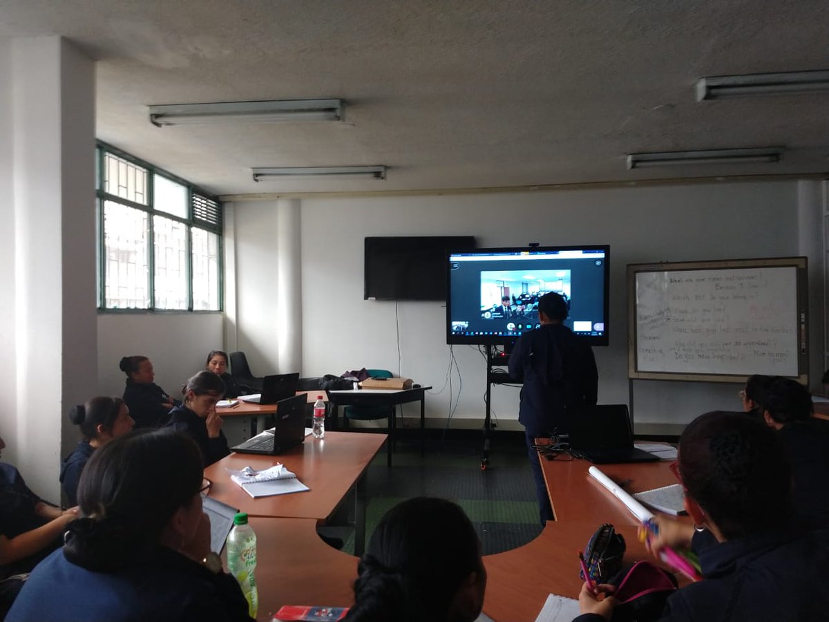English_CFTHS's tweet photo. Meaningful online exchange between @SenaSaludDC1's #45thstreet and #SanAntonio branches. Apprentices share ideas and practice target language through #BlackboardCollaborateUltra. Nice exercise to repeat and expand. @gamedinar @IsabelJojoa @rukamedina @rubenpx @Farid_Figueroat https://t.co/JKF6NNdGzQ