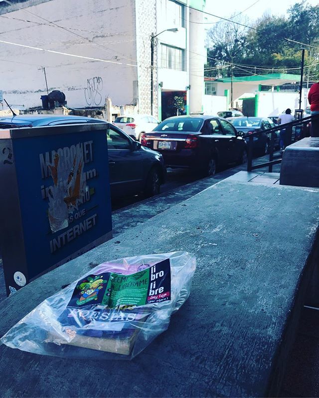 libroslibresxal's tweet image. ¡Libro liberado en la calle “Nicolás Bravo”! 🙌🏽
Antonio Manchado escribió este libro titulado “Poesías” 😁. #leeylibera #xalapa #librolibre