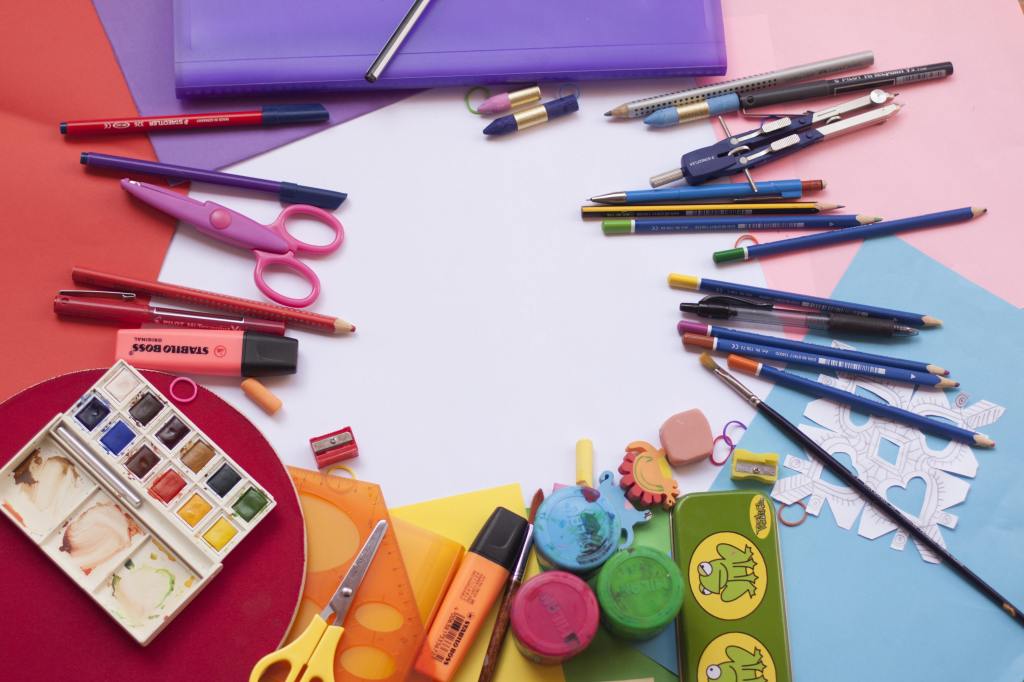 CrazeeSuperMom's tweet photo. Writing Prompts to Get Kids Writing https://t.co/HX5stLfUIA https://t.co/DWEB7X2yxF