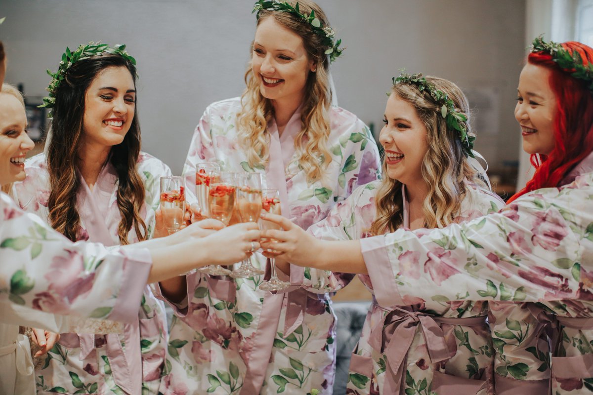 Cheers to all the weddings coming our way!! And to the upcoming weekend🥂🥰