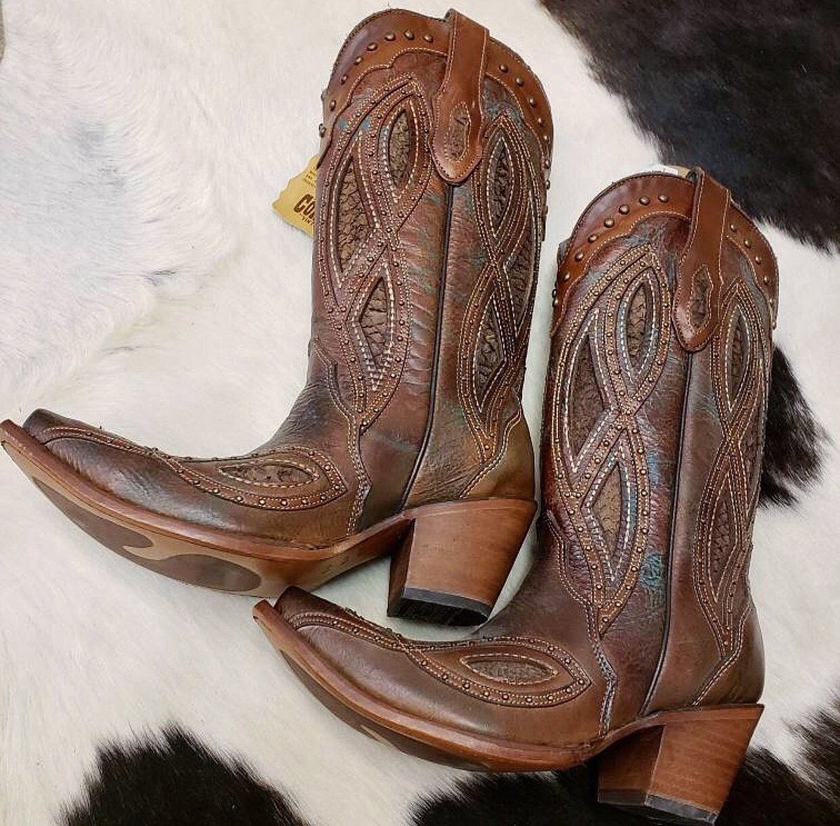 Jcsalesblm's tweet image. Beautiful boots from @CorralBoot in stock now! 
#bootstore #westernboots #corralboots