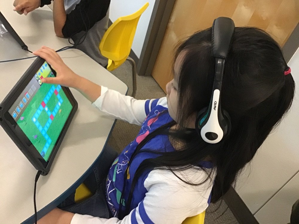 tranq084's tweet photo. Coding with kinder groups and typing with first graders...great way to start off our #DLDayCFB @KinderSpar #GameOnCFBchat #CFBMattersToMe #cfbcodes https://t.co/ILdQ5ObtjV