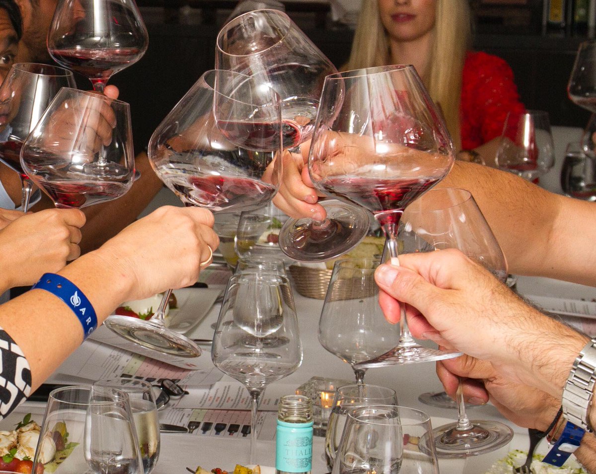 Cheers to celebrating life! 🥂
#levendiwinery #wine #goodfriends #cheers