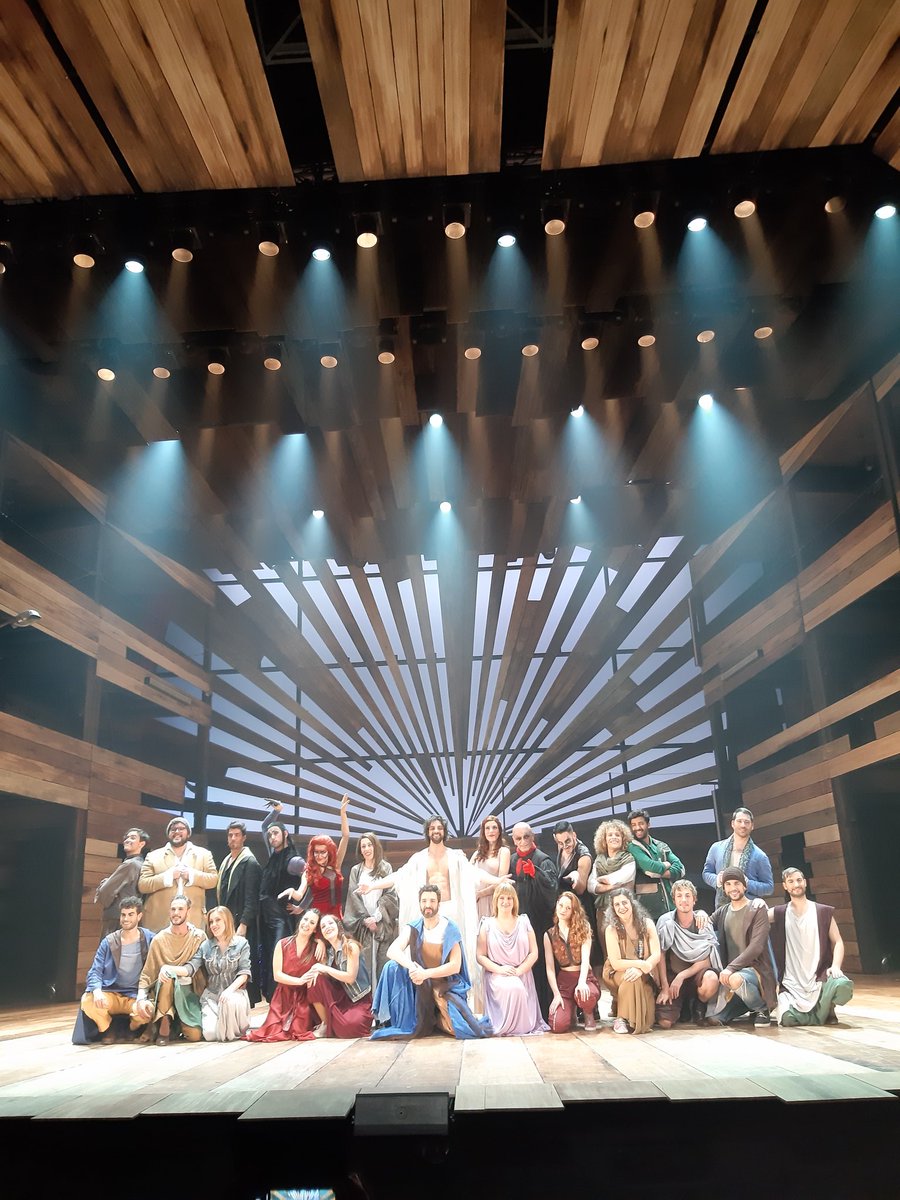 MaestroPedro_'s tweet photo. Fantástico Musical!!
Emociones a flor de piel... Reencuentros, Risa, Alegrías,lágrimas...Y mucha emoción.
Enhorabuena @tono_casado y a todo el plantel de Actores, técnicos, músicos... 😍
Genial la puesta en escena.

#33ElMusical
#Musical33 https://t.co/cfirytzHQ2