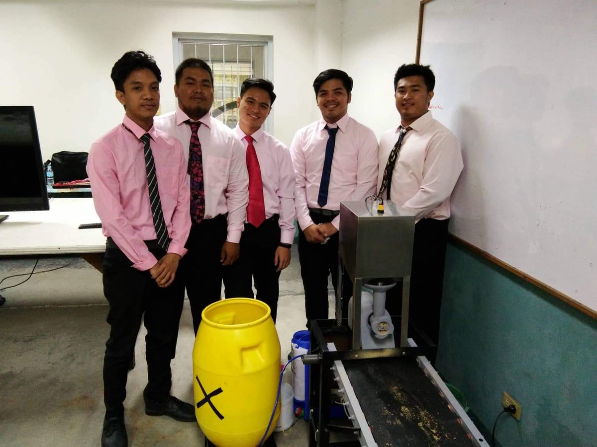 ALloySantiago's tweet photo. 🎓🎓🎓
#thesisdefended
#pinkmen https://t.co/lBsIQW4y6s