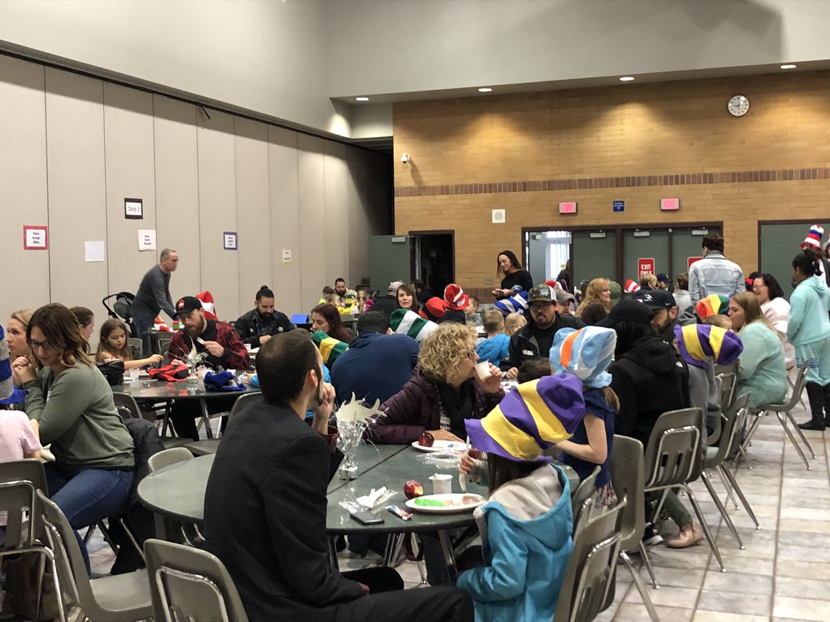 FeltzCarla's tweet photo. Fun morning at Lakeshore Elem with a good book, green eggs and ham and a crazy hat! Thanks  to @beachesrandb and @RiverviewBank for supporting students and families! Thanks to @SuptVPS and @TomHagleyJr for joining today’s fun. @FoundationVPS @VancouverSD @T_Shoup @LakeShoreVPS https://t.co/DFWevo0J9t