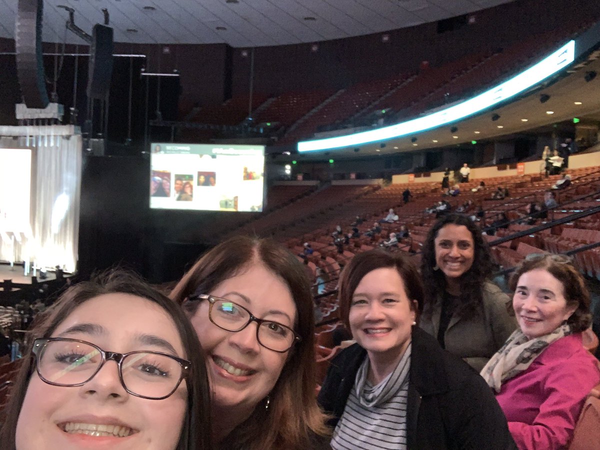 Aobregon76Alexa's tweet photo. Ready for Michelle Obama with these ladies! #iambecoming https://t.co/DmRdKeOhXj
