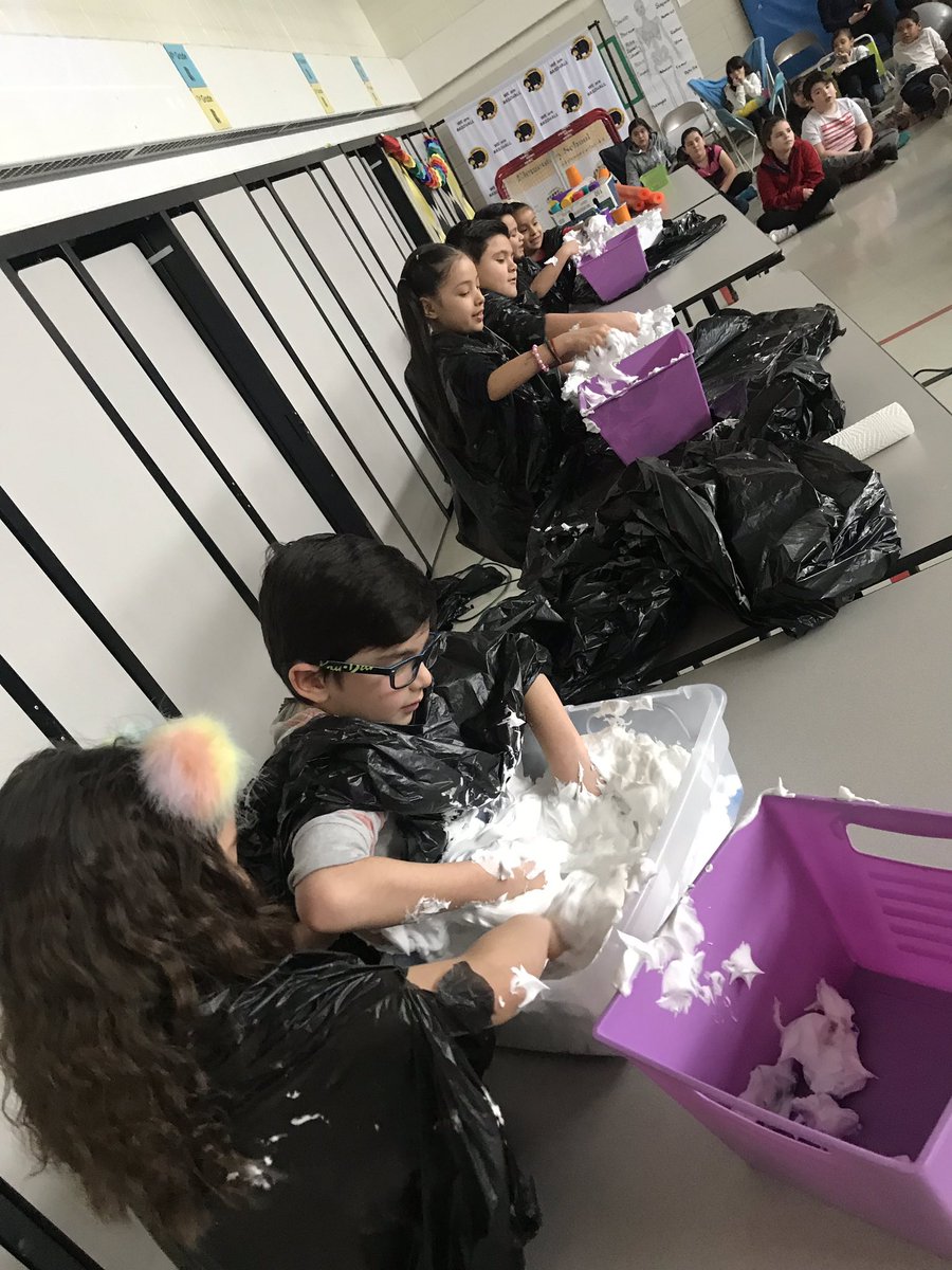 ardmoreschool4's tweet image. Ended the trimester with our PBIS celebration by playing Minute-to-Win-It games. Proud of our black bears for getting over 2,000 bear bucks as a school and surpassing last months goal! Keep being safe, respectful and responsible!! #proud4ardmore #VIPsection