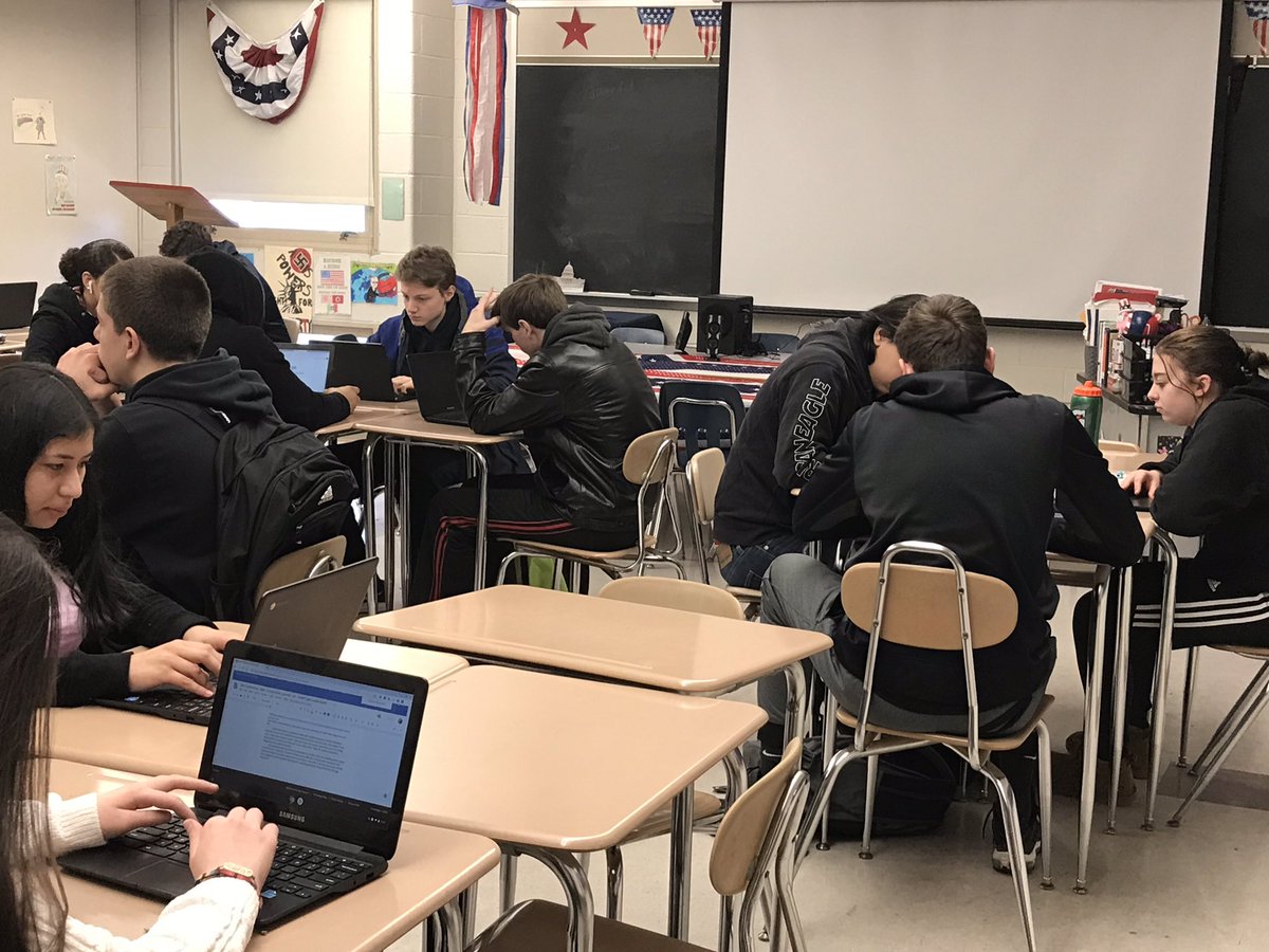 ezundel's tweet photo. Small learning space changes with small group inst strategies = relationship building and collective learning space. Kudos to Jennifer Smith of @LibertyHigh @mrshinkel @hbailey3LHS @basdjacksilva @IU20EdTech @mdjames67 #basdpower #lci https://t.co/DybYMfRcRK