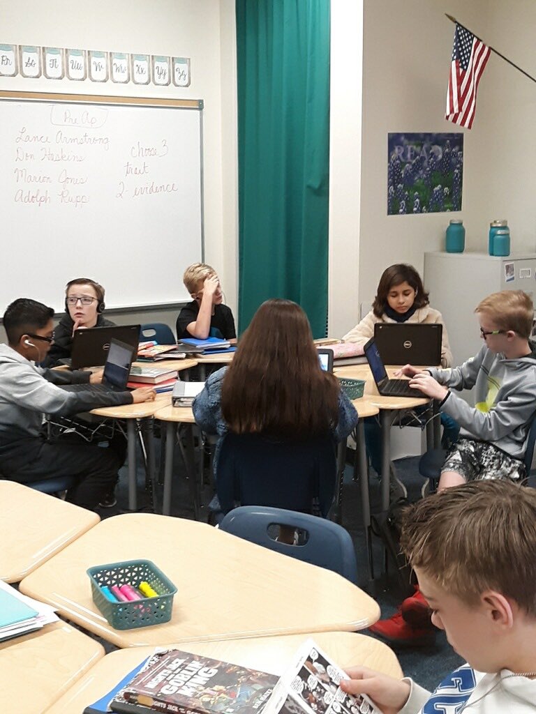 sinclairDIS's tweet photo. Mrs. Barry’s class using EdPuzzle to review text connections! @DISD_DIS #DecaturDLDAY #officialDLDay #DISincredible https://t.co/No4ycG7pjG