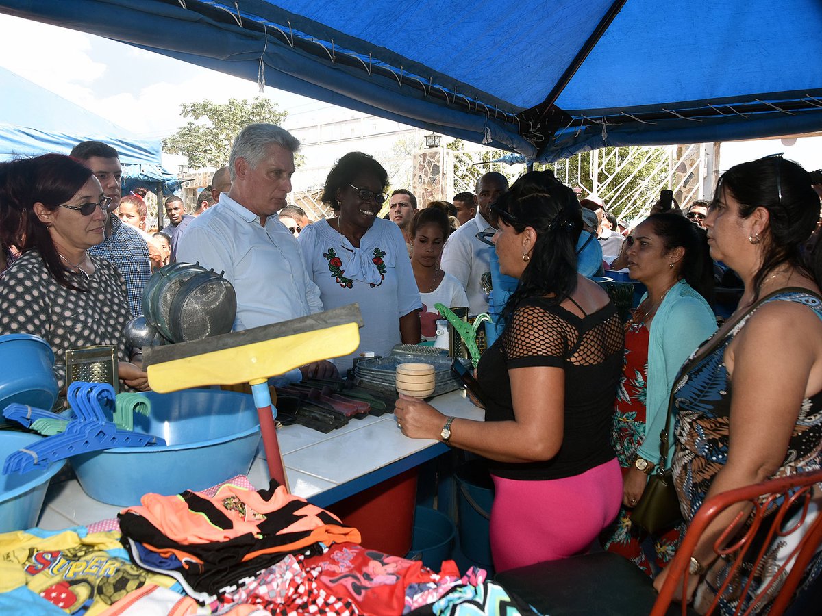 DiazCanelB's tweet photo. De visita en Mayabeque, una provincia joven que  se consolida y crece con sentido de su identidad. Compartimos con un pueblo humilde, educado y trabajador que enorgullece nuestro sentir de cubanía. Interesante y aportador debate en la universidad. #SomosCuba #SomosContinuidad 🇨🇺 https://t.co/i5vkylAG3V