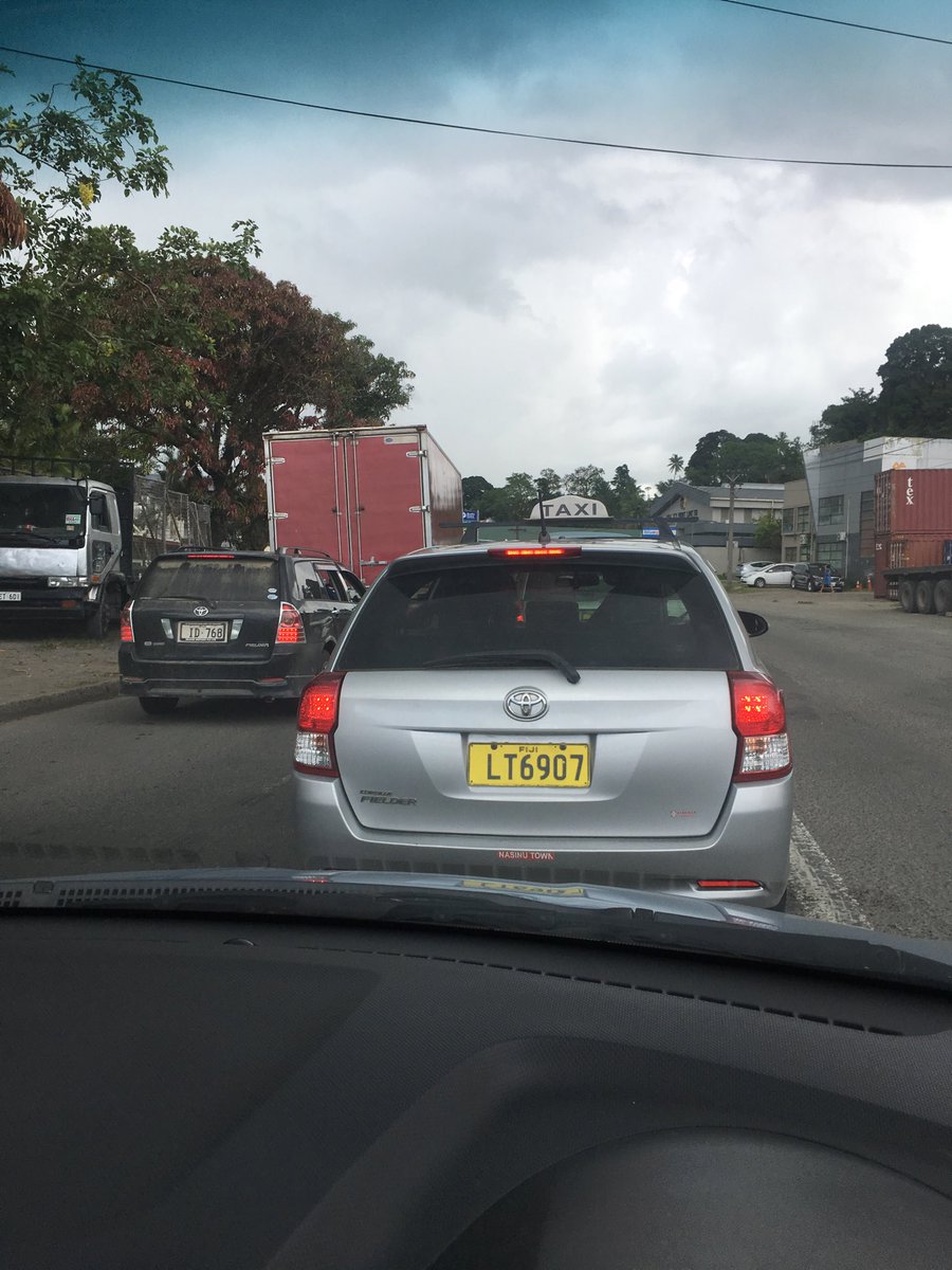 FrankFongJunior's tweet image. What’s with the traffic today #TeamFiji.....I’m too invested in it now, almost an hour to be exact, to turn back...#whattodonow