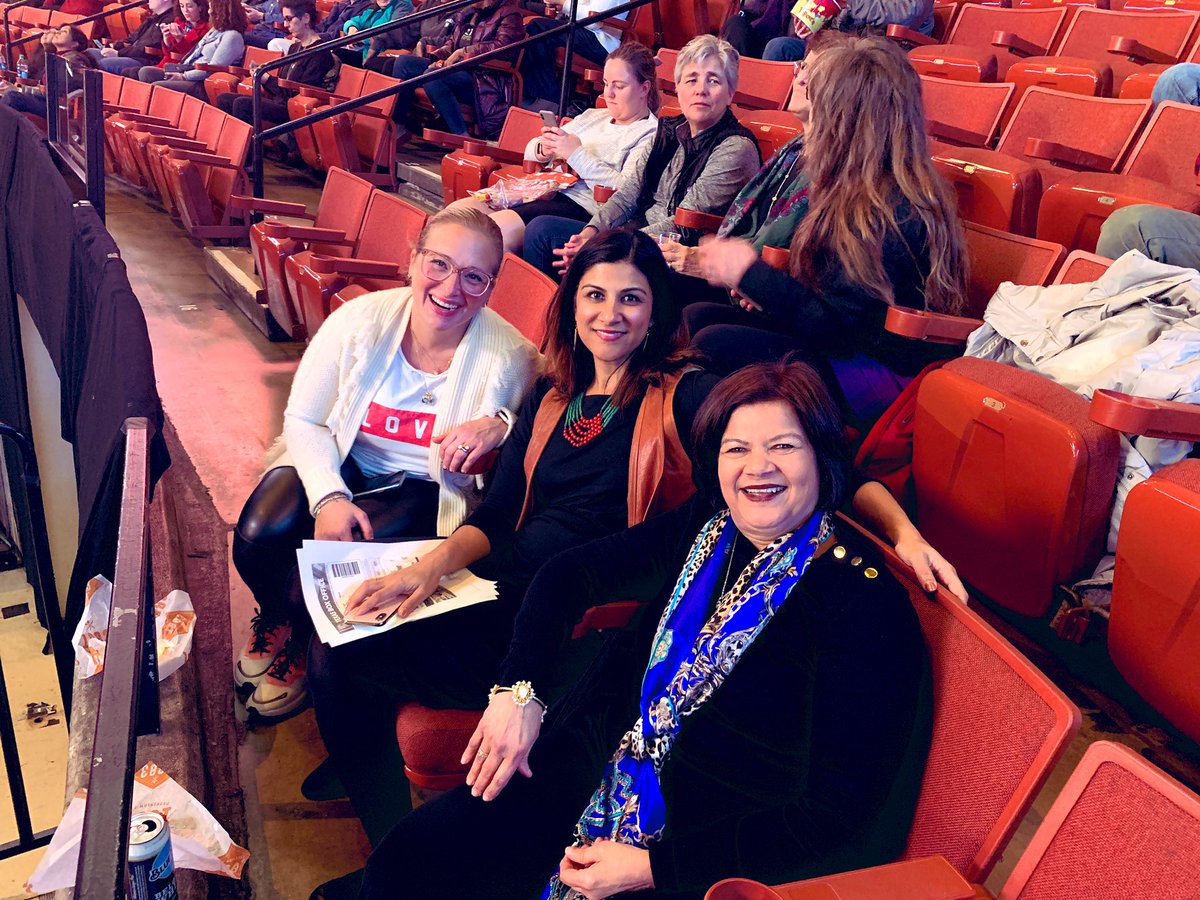 #IAmBecoming excited to see and hear Michelle O!!