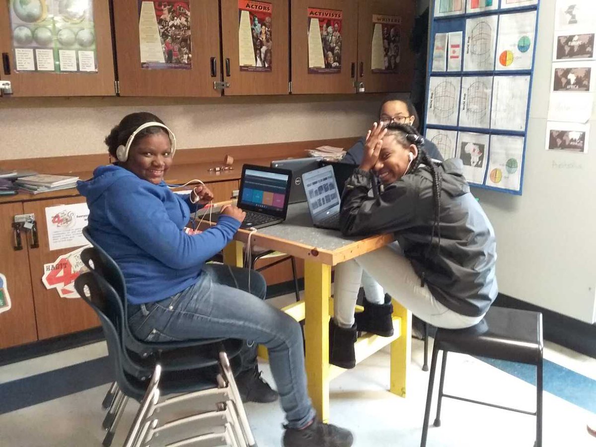 CABerkey's tweet photo. #chatcsd #DLDay
I distribute a Doc through Schoology, where all kids can work on the Doc together, at the same time. Students can also work alone --I can see who opened the doc. and watch who is working on the project. https://t.co/UpEFMovWEA
