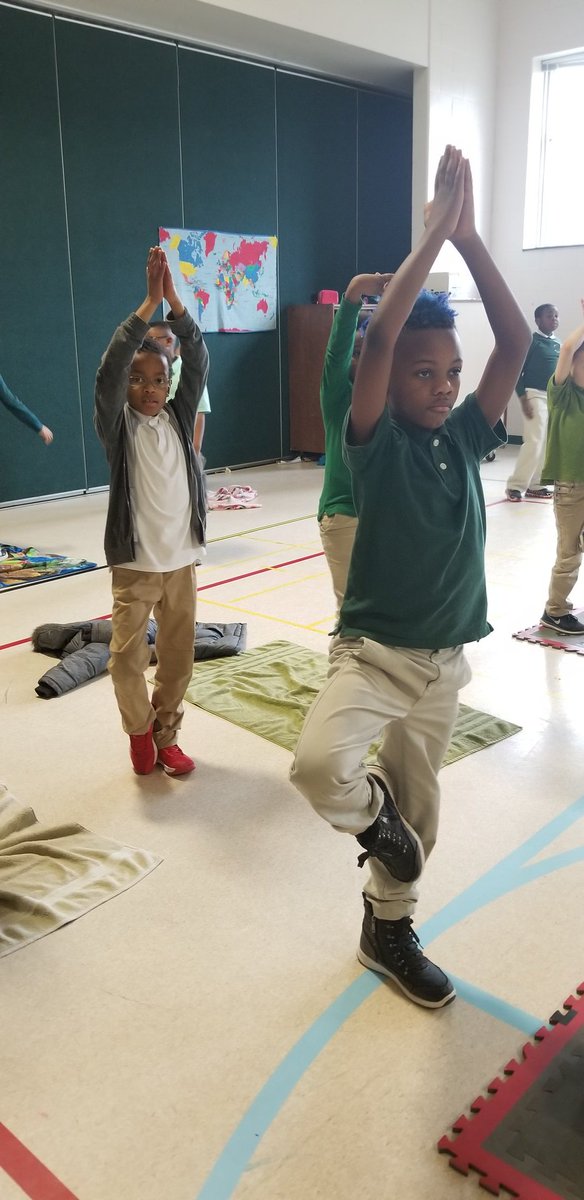 MooreMagnet's tweet image. Exercising our Intrapersonal Intelligence  (self smarts) on Early Release Day with some yoga! #multipleintelligence #howardgardner @MooreMagnetES