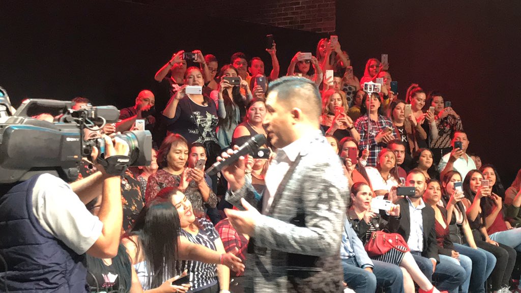 Todos a cantar con <a href="/Arrolladora/">La Arrolladora</a>