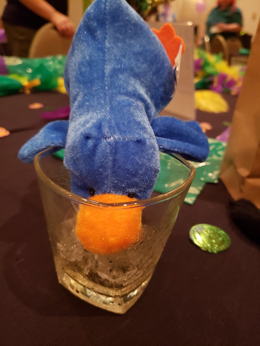 janwriter2's tweet photo. #cmcon19 @Cagrl2fl @CoastalMagicCon #idrinkalone https://t.co/Rawc8ITGph