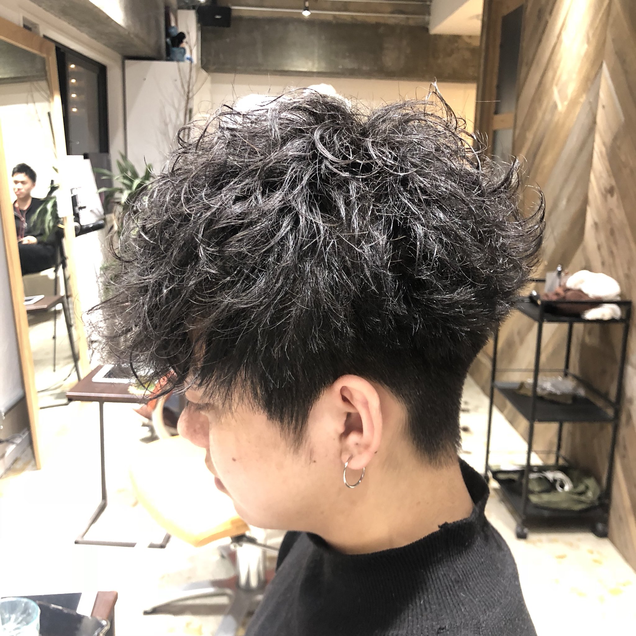 宮川太志 Hairmakefrei 代表 2ブロックなし 前下がりスパイラルパーマ 大阪 梅田 メンズカット メンズパーマ 男 カット マッシュ 宮川太志 Hairmakefrei 代表 2ブロックなし 前下がりスパイラルパーマ 大阪 梅田 メンズカット メンズパーマ 男 カット マッシュ
