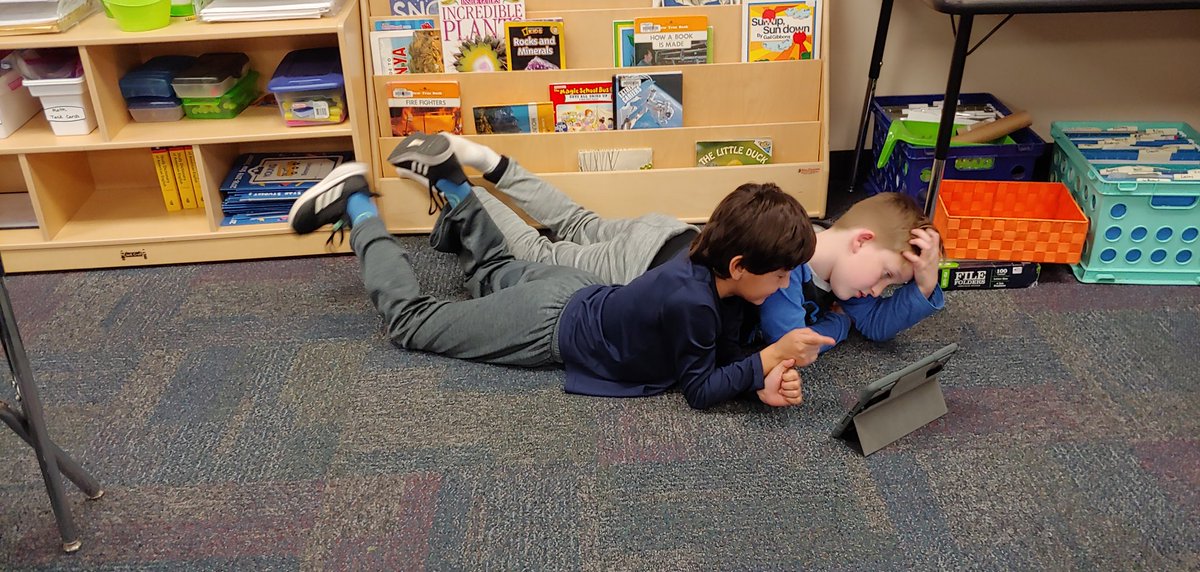 mrslozanosclass's tweet photo. Finalizing our keynote presentations on continents🌍
@DISDYoung #bestatYES #DecaturDLDay https://t.co/QgiToDoN8E
