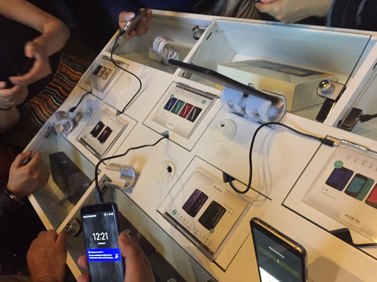 NubeTecnoMx's tweet image. #MiDíaCambiaCon el lanzamiento de la marca #Bleck en México, smartphones y gadgets para satisfacer la demanda de los usuarios nacionales #BeFreeBeBleck #Innovación #Lanzamiento #Consumo #Electrónica